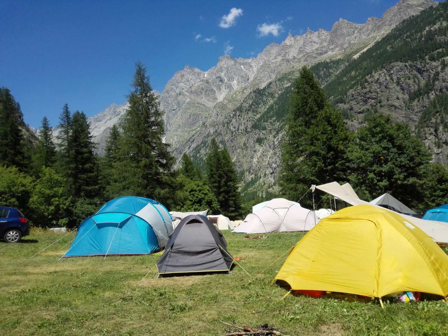 Camp du club à Ailefroide